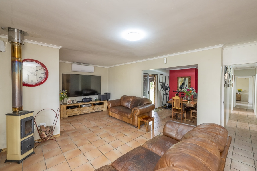 3 Bedroom Property for Sale in Uitzicht Western Cape